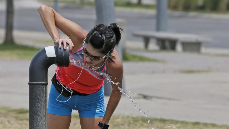 Sigue la alerta naranja en la ciudad por la ola de calor