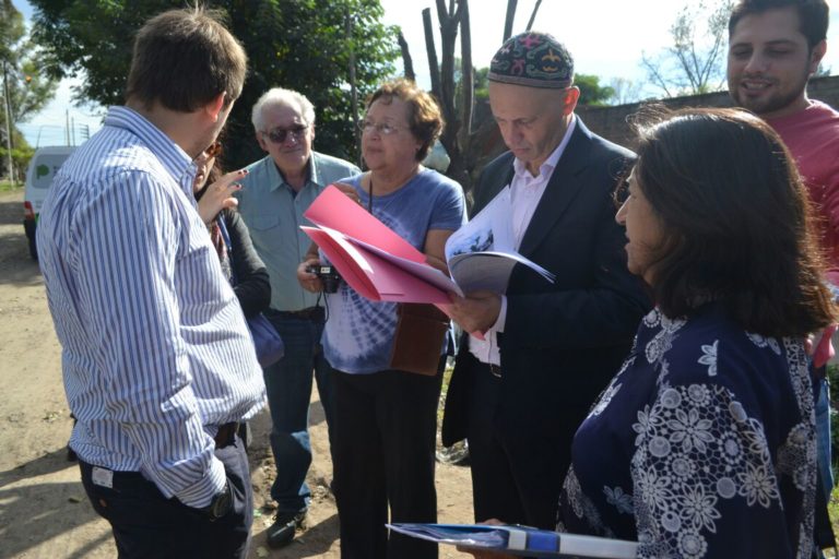 El ministro Bergman recorrió los basurales a cielo  abierto de José C. Paz junto a Ezequiel Pazos