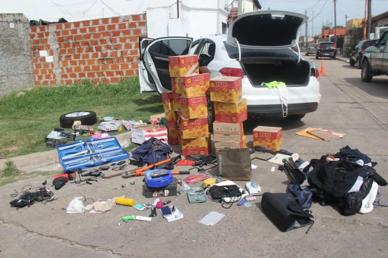 Circulaba en un auto robado, se dio a la fuga y fue capturado en San Miguel