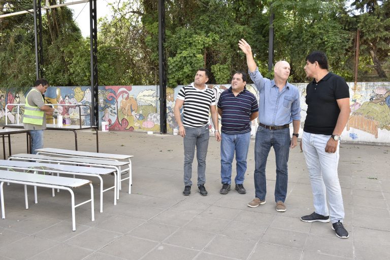 Intensos trabajos de las cuadrillas de mantenimiento en escuelas