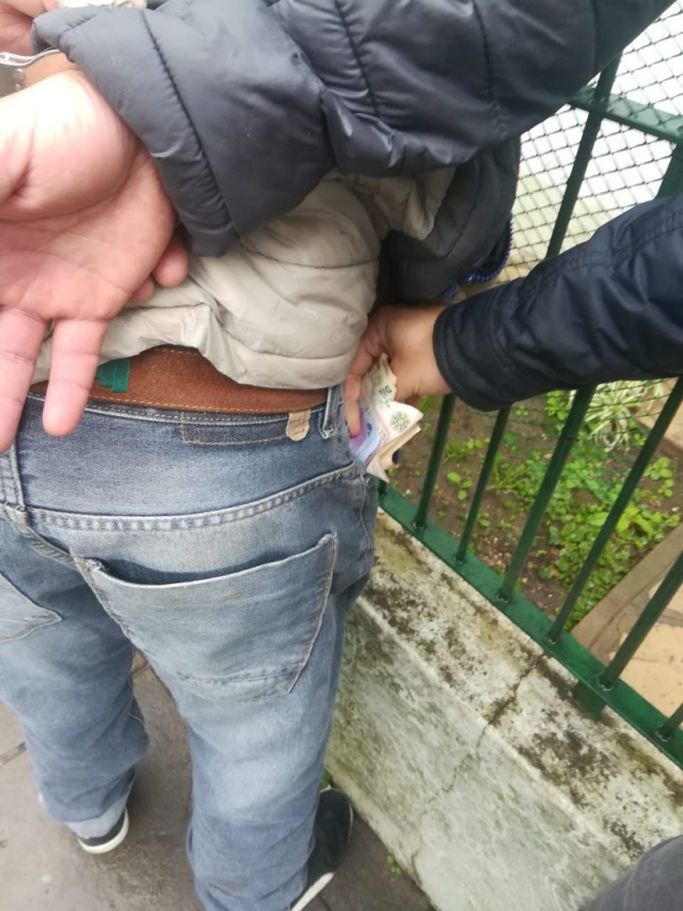 Robó con arma de juguete cerca de una dependencia policial y lo detuvieron