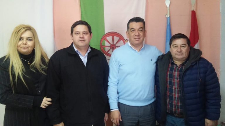 Éxito el Consulado Móvil en General Rodriguez- aguyje Compañero !!!