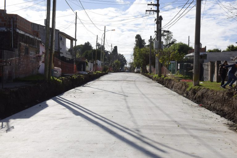 Leo Nardini supervisó la pavimentación de la calle José María Márquez