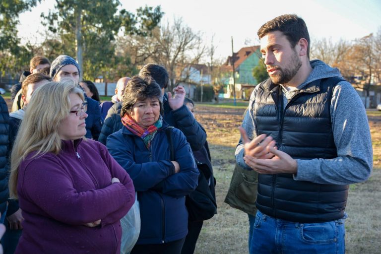 Delfino presentó proyectos en Villa Tesei junto a vecinos