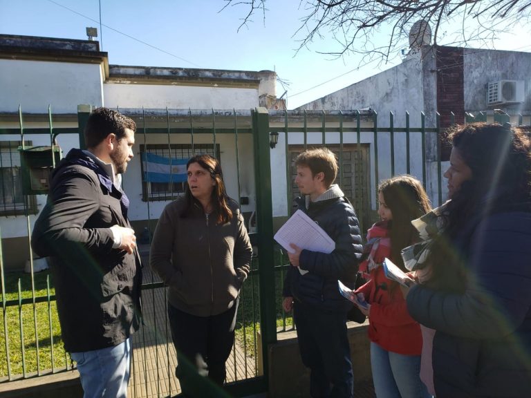 Lucas Delfino arrancó formalmente la campaña visitando a vecinos