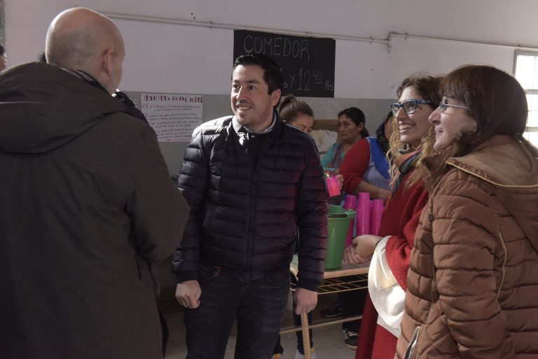 Nardini visitó la EP Nº 27 de Grand Bourg