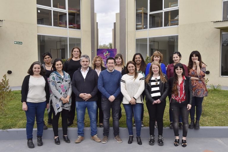 Leo Nardini y Lorenzo Beccaria recorrieron el Centro Integral para la Mujer de Malvinas Argentinas
