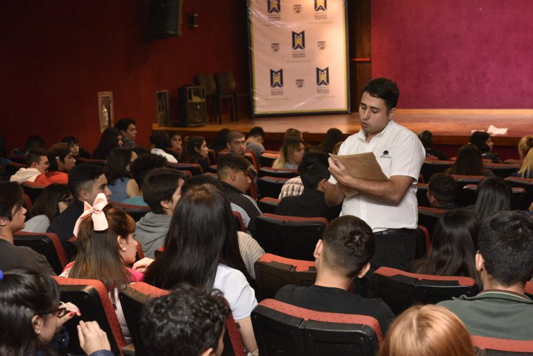 Malvinas Argentinas acompaña a los jóvenes para que encuentren su primer empleo