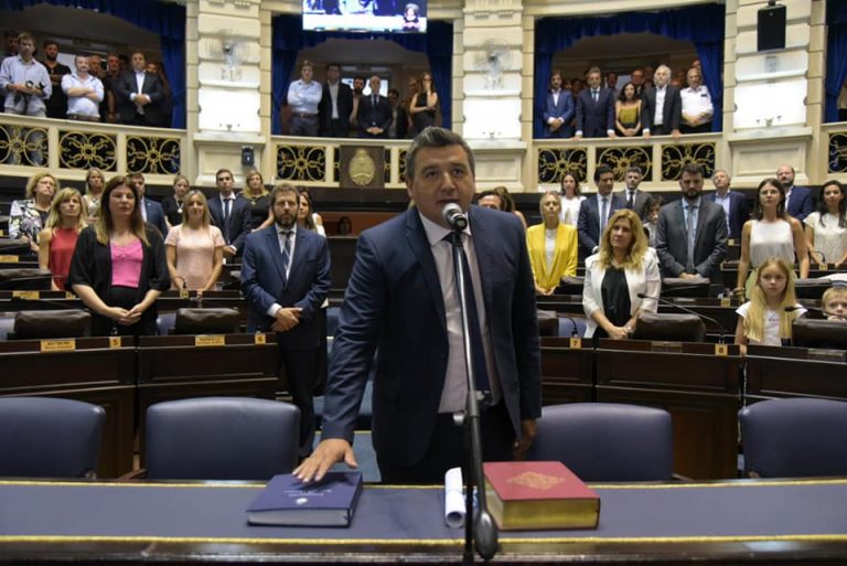 José Pérez juró como diputado