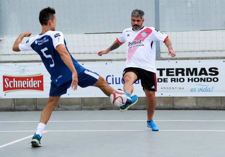 LOS CLÁSICOS VOLVIERON A JUGARSE CON HISTÓRICAS FIGURAS DEL FUTBOL Y JUGADORAS PROFESIONALES