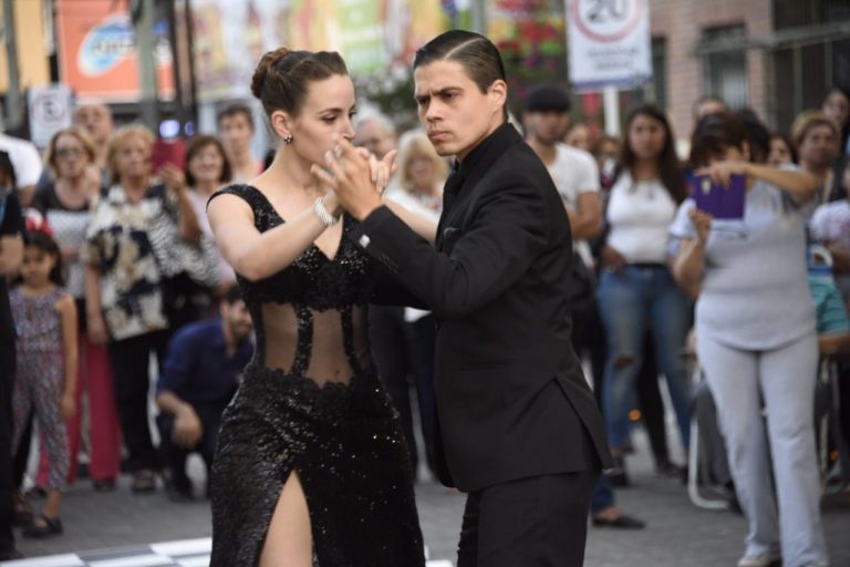 Tarde-noche de Tango en Malvinas Argentinas