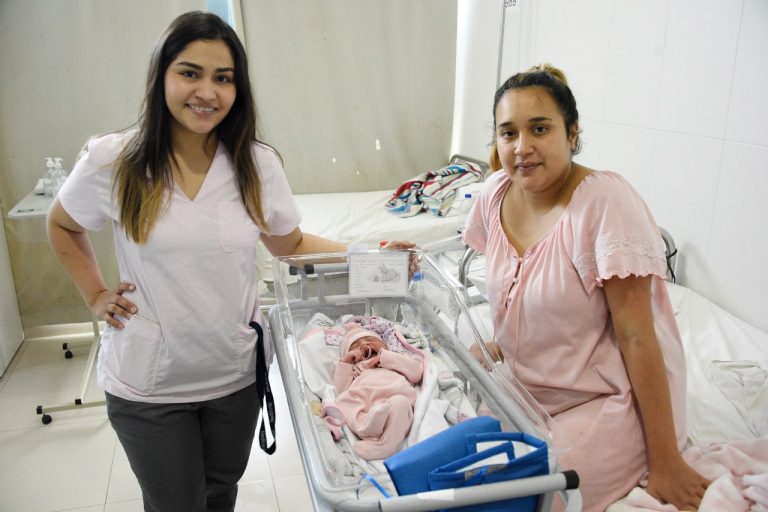 Zaira es la primera bebé del año de Malvinas Argentinas