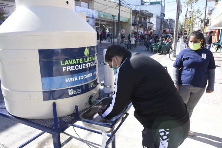 Instalan tanques de agua comunitarios en Malvinas Argentinas