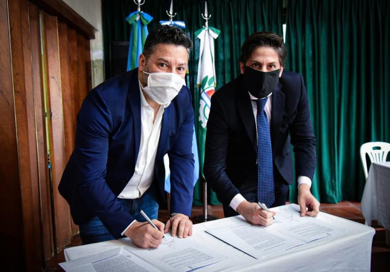 Se firmó en Merlo Convenio para la entrega de netbooks  a estudiantes de municipios bonaerenses