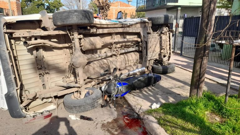Hizo Robo calificado con vuelco y aplasto a un motoquero