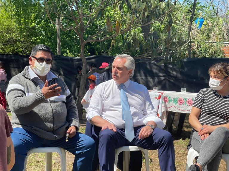 ALBERTO FERNÁNDEZ VISITÓ MERLO: MANO A MANO CON LOS VECINOS