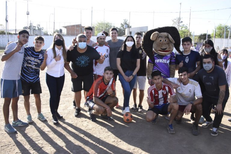 Noe Correa visitó el club “El Mundialito”
