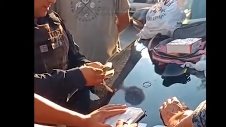 Robó unos chocolates en un kiosco, lo atraparon y tenía 6200 dolares