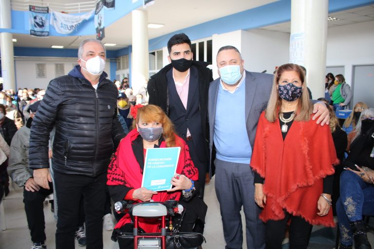 EN JOSÉ C. PAZ 272 FAMILIAS RECIBIERON LAS ESCRITURAS DE SUS VIVIENDAS