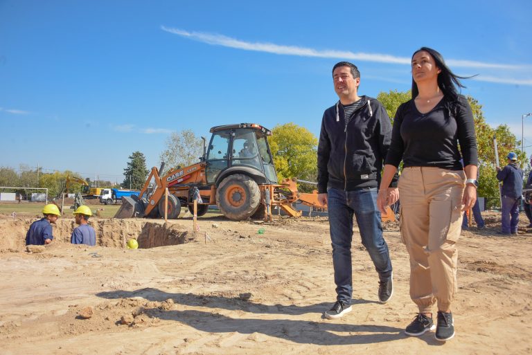 Noe Correa y Leo Nardini supervisaron la obra del Polideportivo CRIM, en la ciudad de Grand Bourg