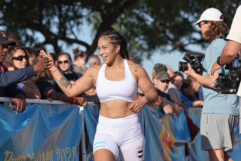 MEDALLA DE PLATA PARA LINDA MACHUCA EN EL MUNDIAL DE LUCHA DE PLAYA OLÍMPICA