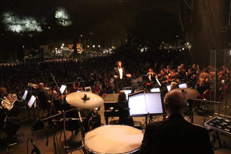 Ángel Mahler y la Orquesta B.A. Pops dieron un gran concierto en San Miguel por las Fiestas Patronales