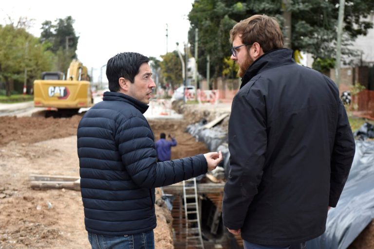 Leo Nardini supervisó la obra de la repavimentación e hidráulica de la Av. Constituyentes