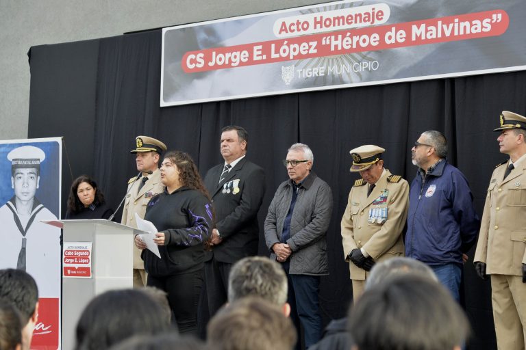 En un emotivo acto, el Municipio de Tigre homenajeó al Cabo Segundo Jorge López en Troncos del Talar