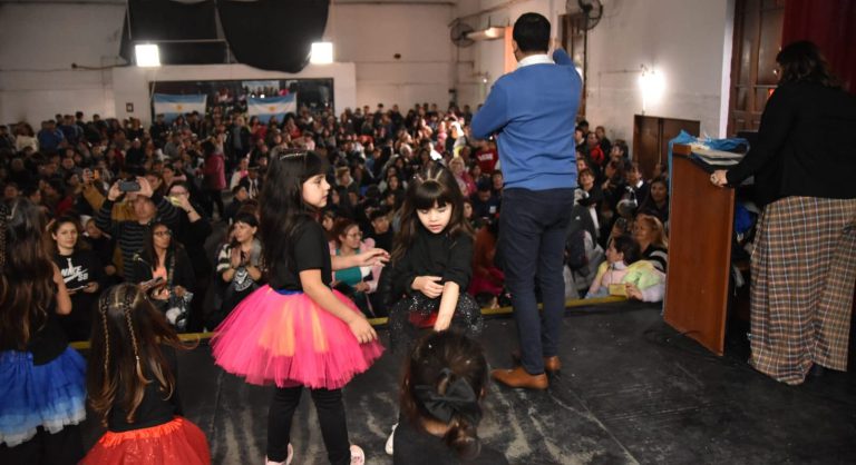 FESTEJO POR EL DÍA DE LA BANDERA EN EL TEATRO MUNICIPAL