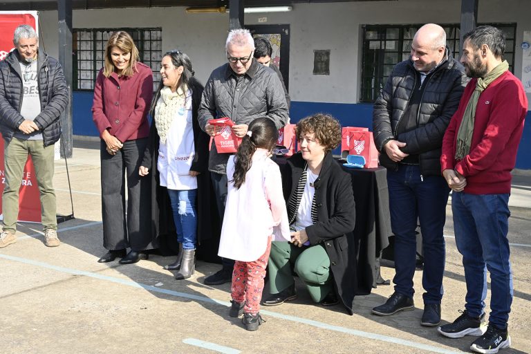 Julio Zamora realizó una nueva entrega de anteojos del programa “Para Verte Mejor”