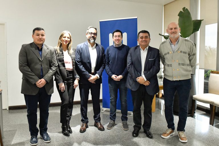 Malvinas firmó un convenio de educación universitaria con UNIR