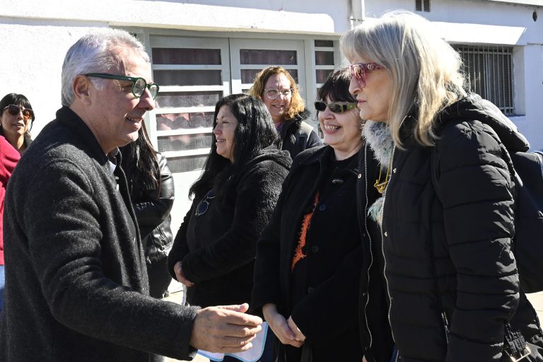 En General Pacheco, Julio Zamora realizó la entrega de nuevos pares de anteojos a estudiantes del distrito