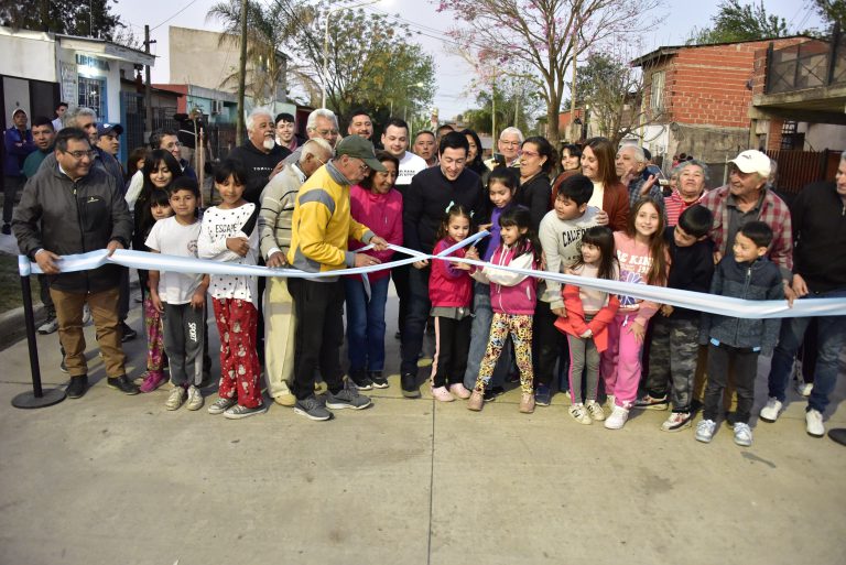 Leo Nardini inauguró nuevos pavimentos junto a los vecinos de Ing. Pablo Nogués