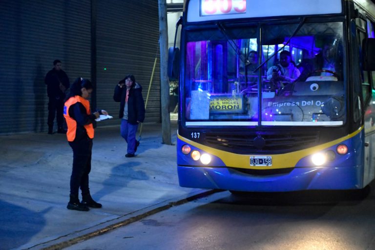 Fuertes operativos nocturnos de seguridad en líneas de colectivos en Malvinas Argentinas