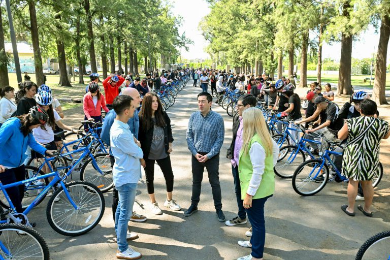 Leo Nardini entregó más bicicletas del programa “Escuelas sobre Ruedas”
