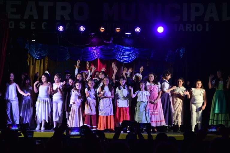 DESLUMBRANTE CIERRE DEL TALLER DE TEATRO CON LA OBRA: “LA BELLA Y LA BESTIA”