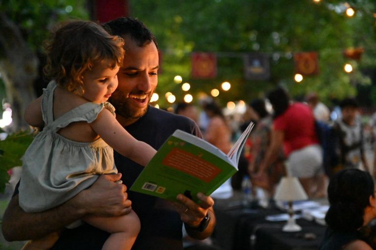 Inspirada en la Antigua Roma, se realizó la  12° Noche de Libros en San Miguel