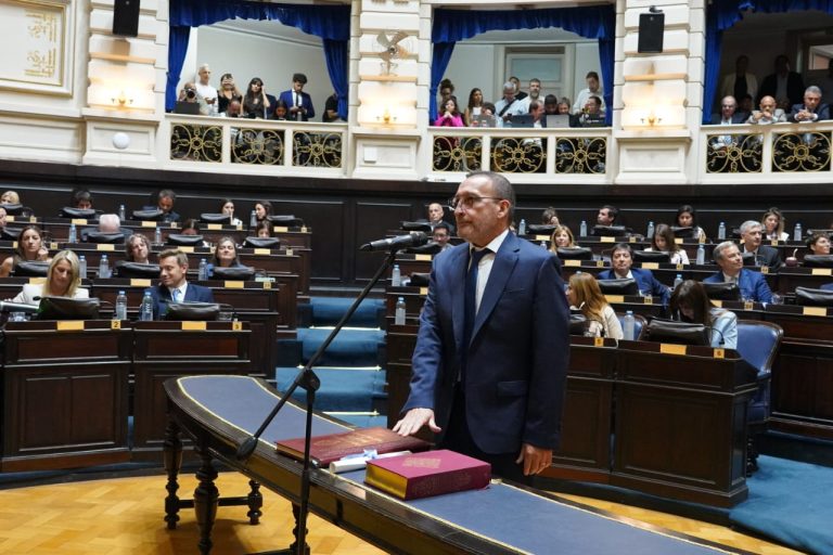 Luis Vivona juró como diputado bonaerense
