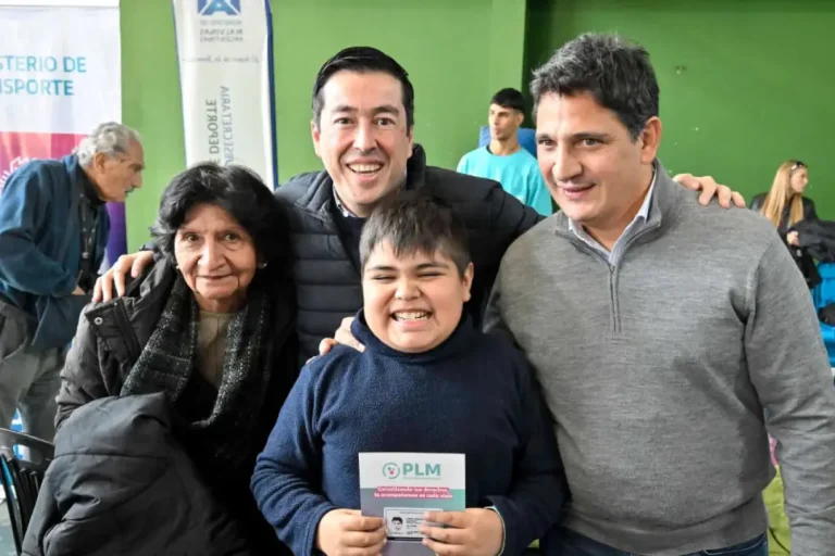 Nardini y Marinucci entregaron 350 Pases Libres Multimodales